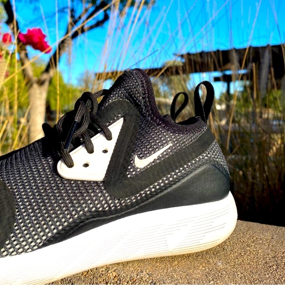 Nike LunarCharge Running Shoes, Black & White, Size 6.5 - Picture 4 of 8